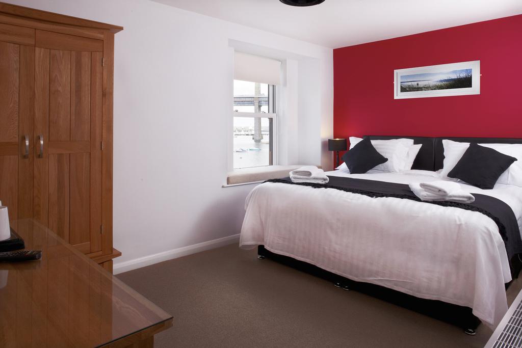 The Ferry House Inn Plymouth Room photo